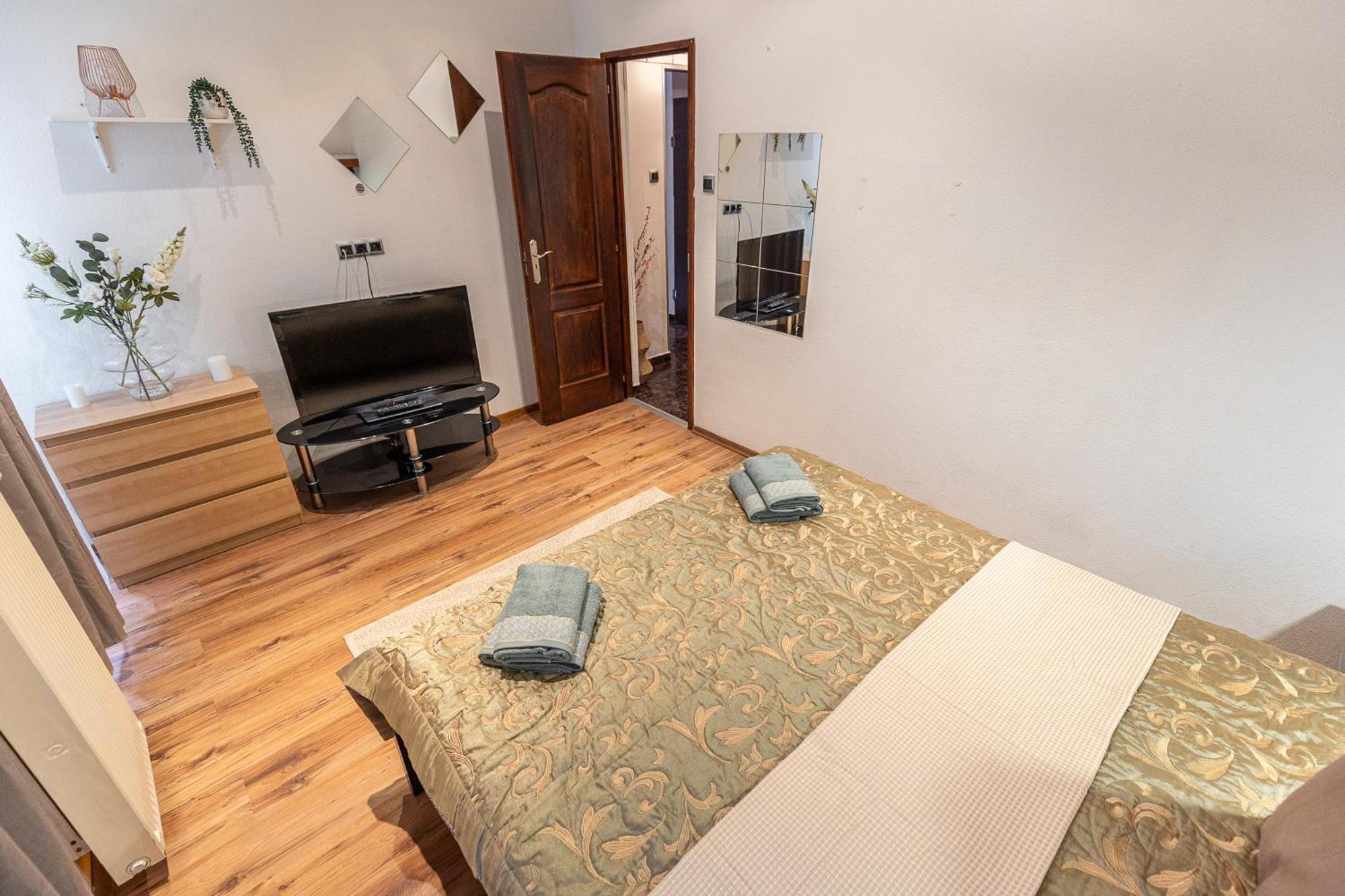 City Vibes Apartment - 3 Bdrms Budapeste Exterior foto