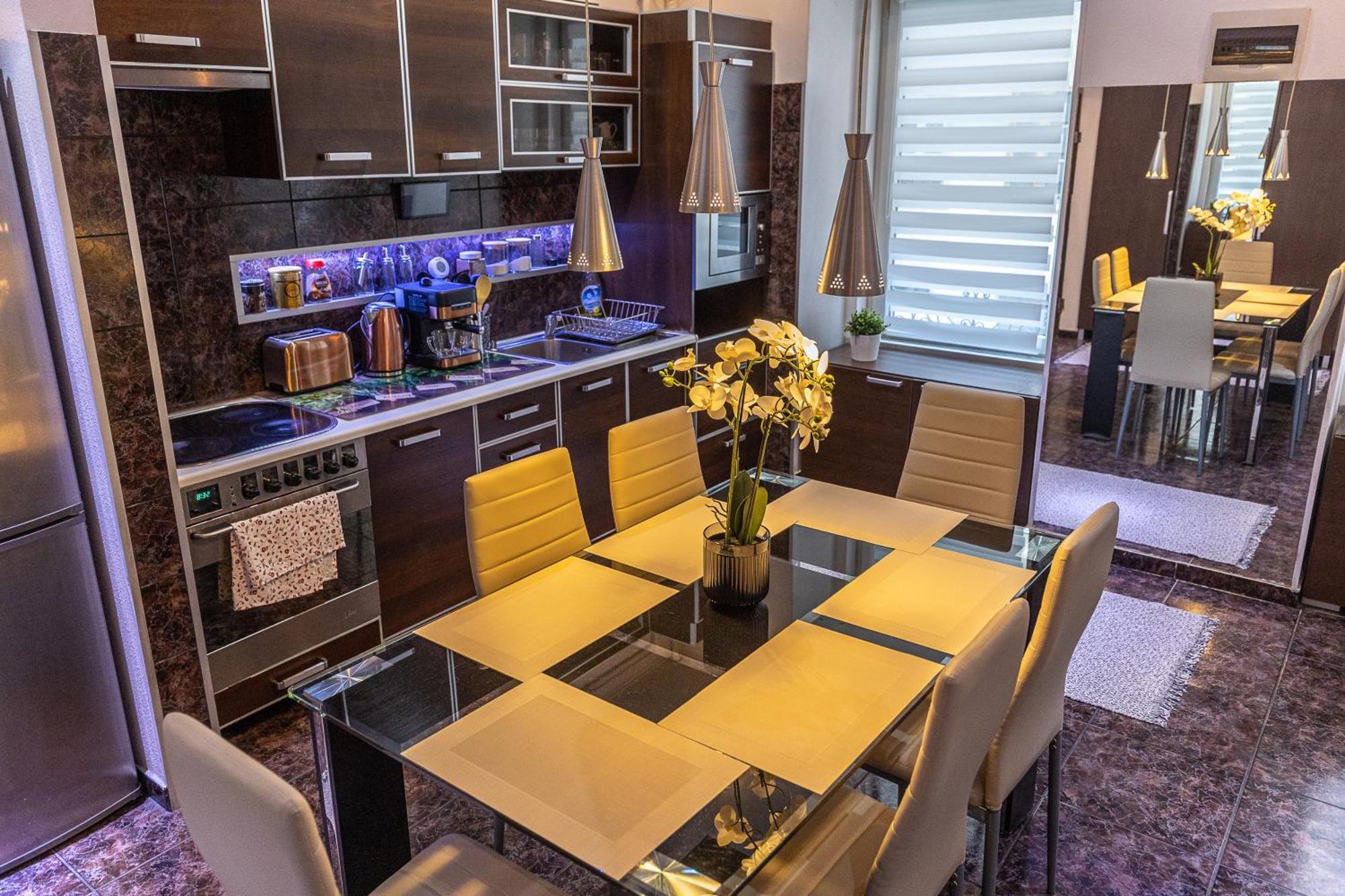 City Vibes Apartment - 3 Bdrms Budapeste Exterior foto